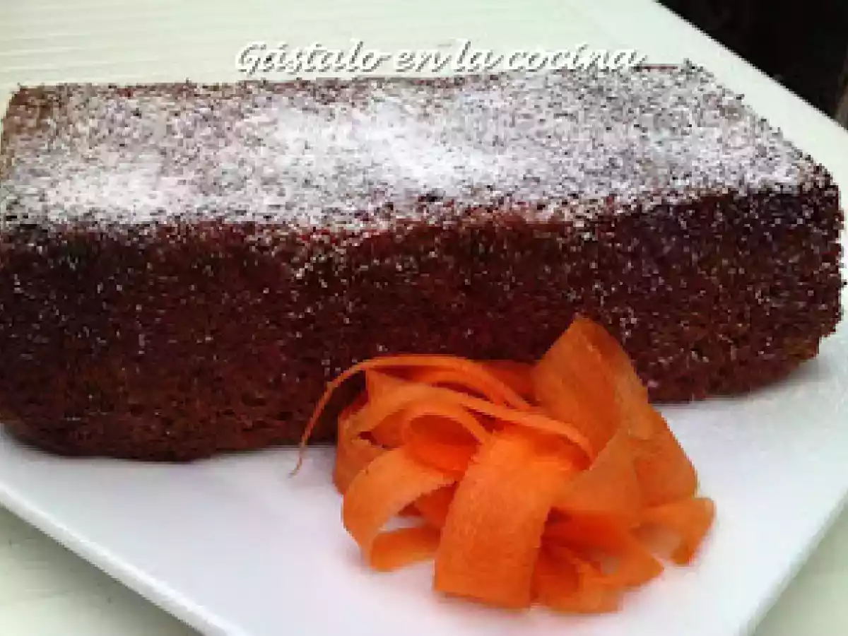 BIZCOCHO DE ZANAHORIA Y UVAS PASAS