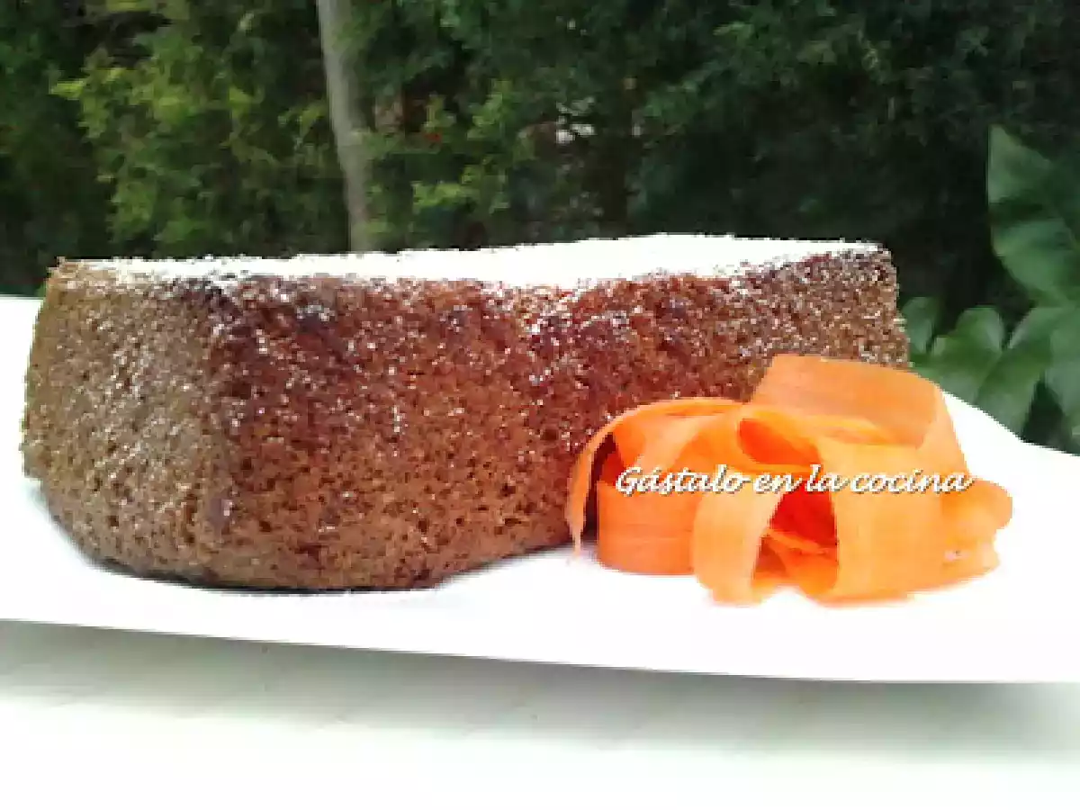 BIZCOCHO DE ZANAHORIA Y UVAS PASAS - foto 2