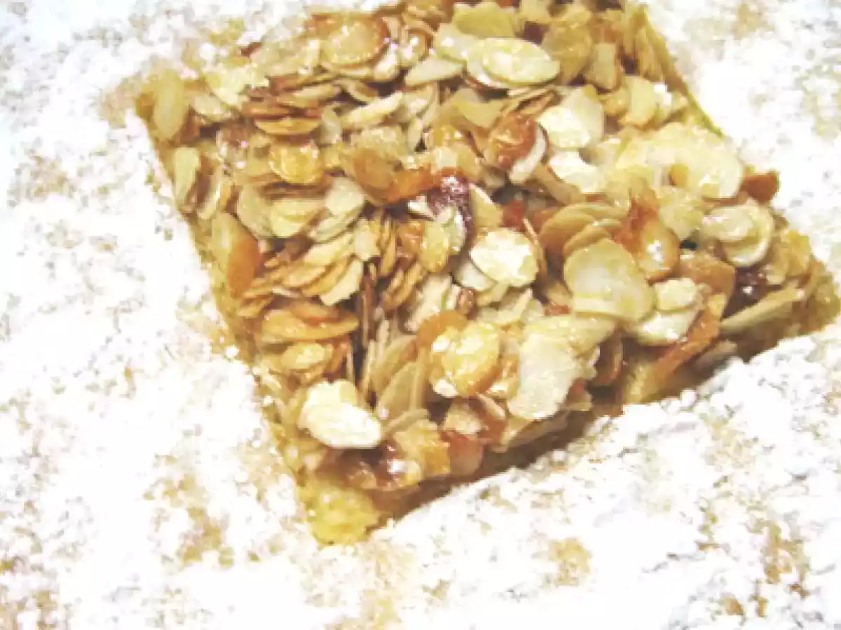 BIZCOCHO ESPONJOSO CON ALMENDRAS CARAMELIZADAS - foto 3