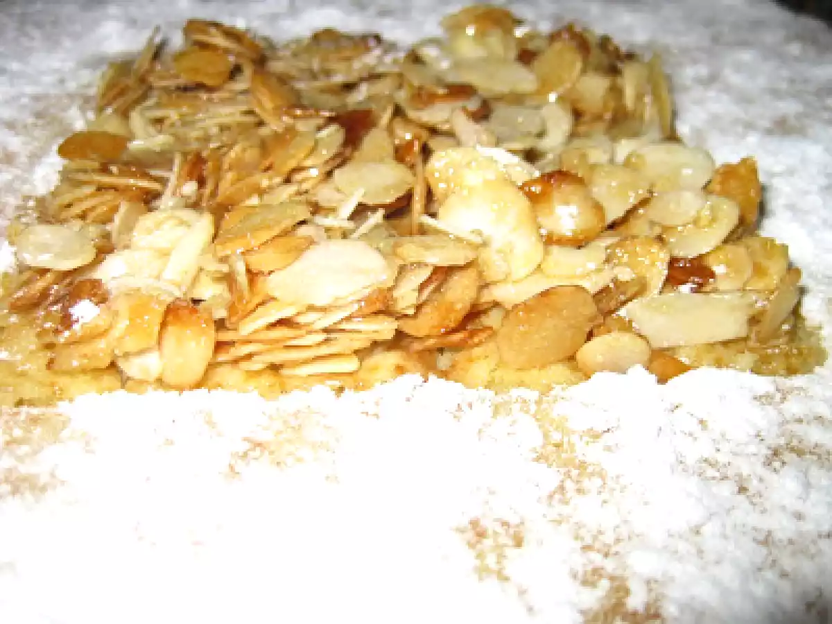 BIZCOCHO ESPONJOSO CON ALMENDRAS CARAMELIZADAS - foto 4