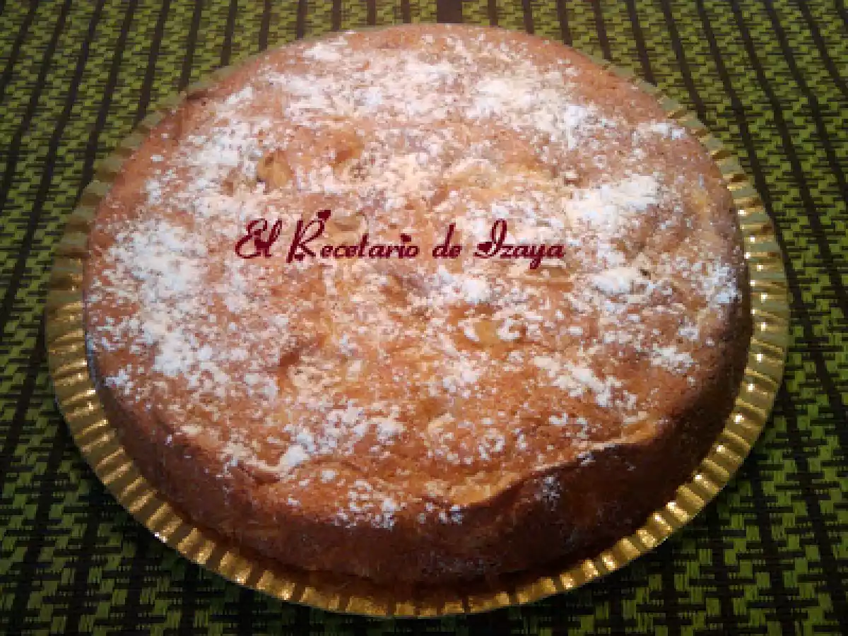 BIZCOCHO ESPONJOSO DE MANZANA Y NUECES