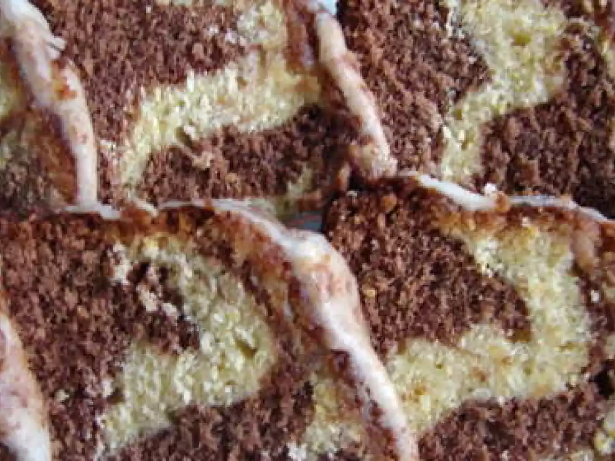 Bizcocho húmedo de chocolate y naranja