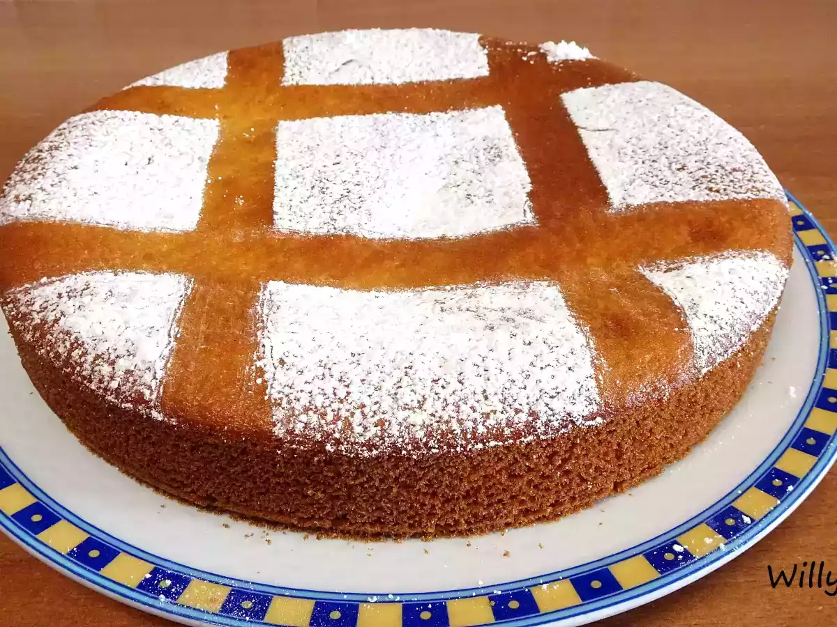 Bizcocho relleno de fresa o torta vertida de fresa