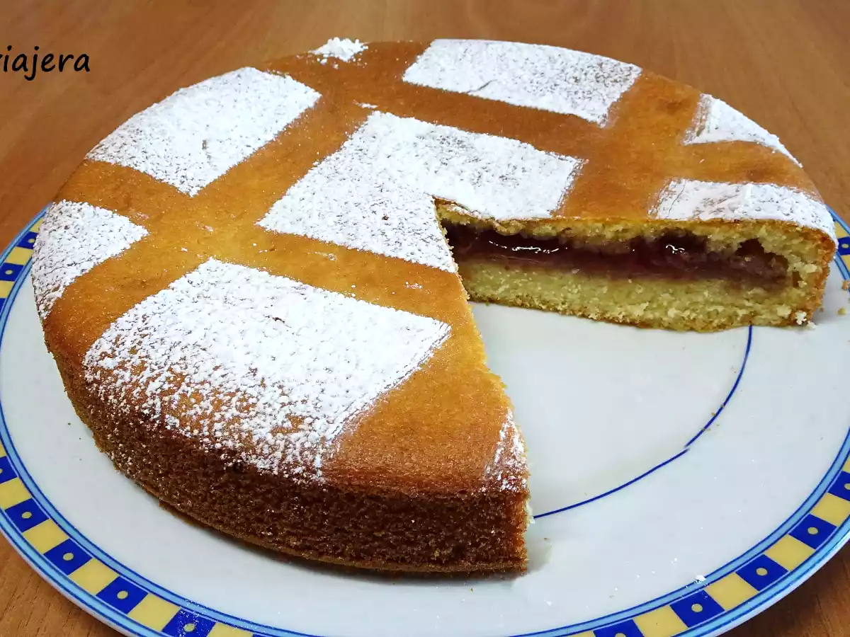 Bizcocho relleno de fresa o torta vertida de fresa - foto 2