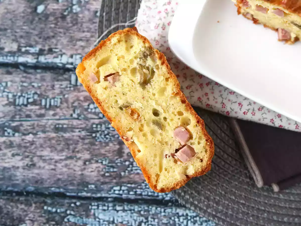 Bizcocho salado de jamón cocido, aceitunas y tomates secos con skyr - foto 3