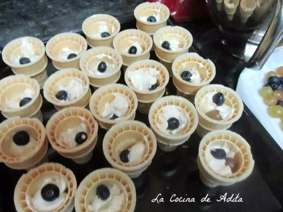 Bizcochos en conos, rellenos de frutas fresca - foto 7