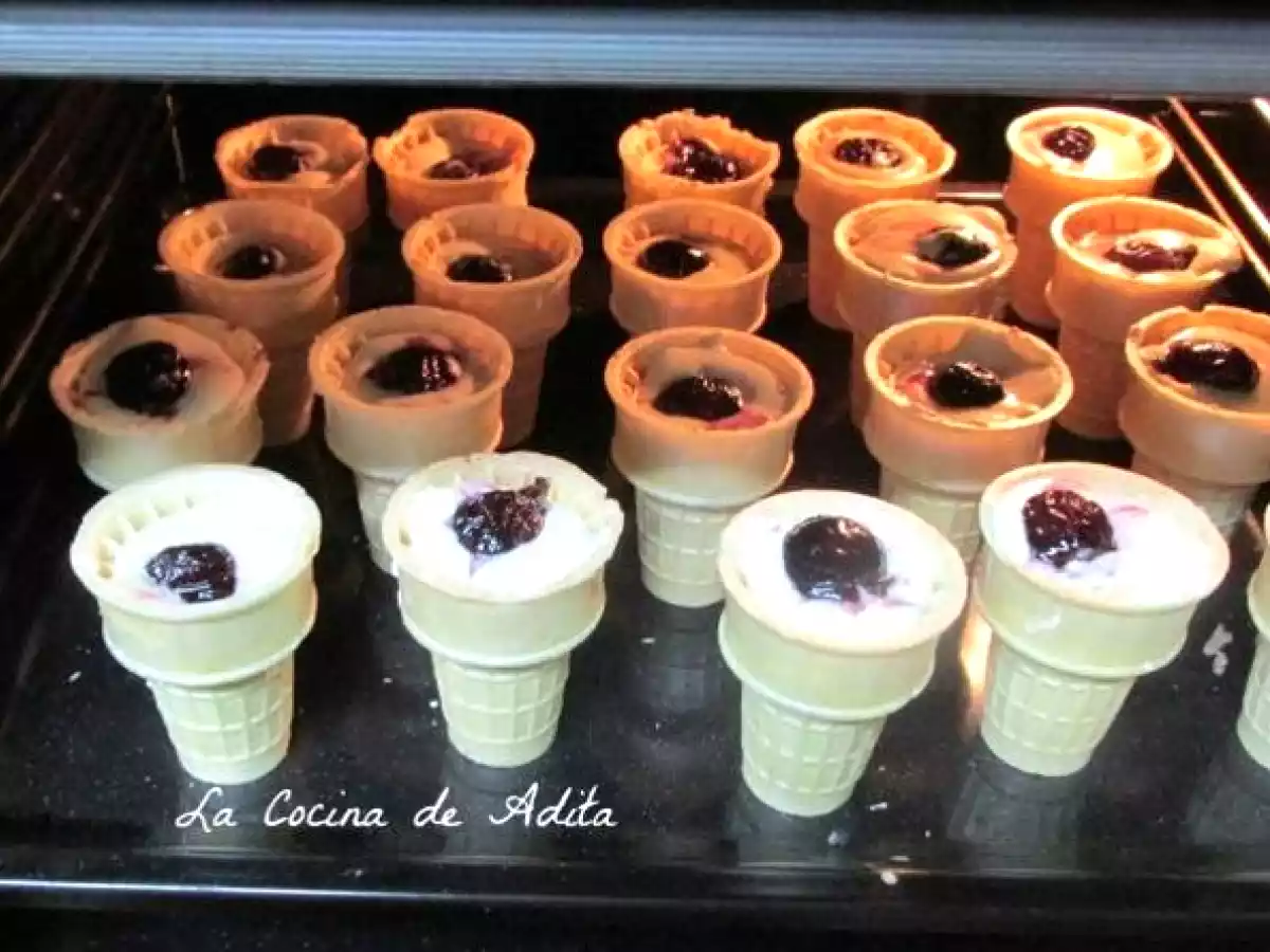 Bizcochos en conos, rellenos de frutas fresca - foto 8