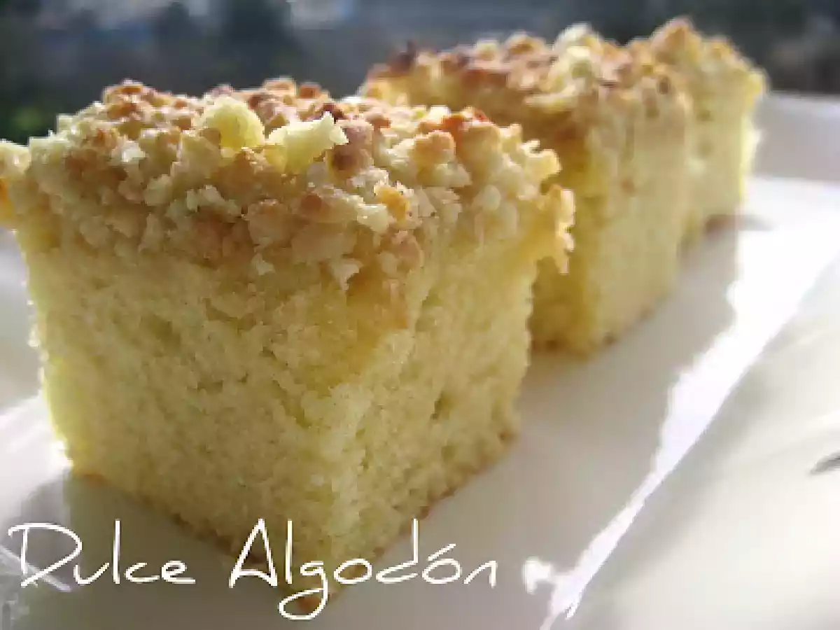 Bizocho de Nata con Crujiente de Almendras