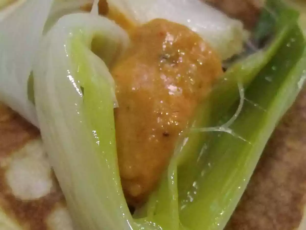 Blinis con calsots y su salsa y blinis con esparragos verdes y b - foto 2