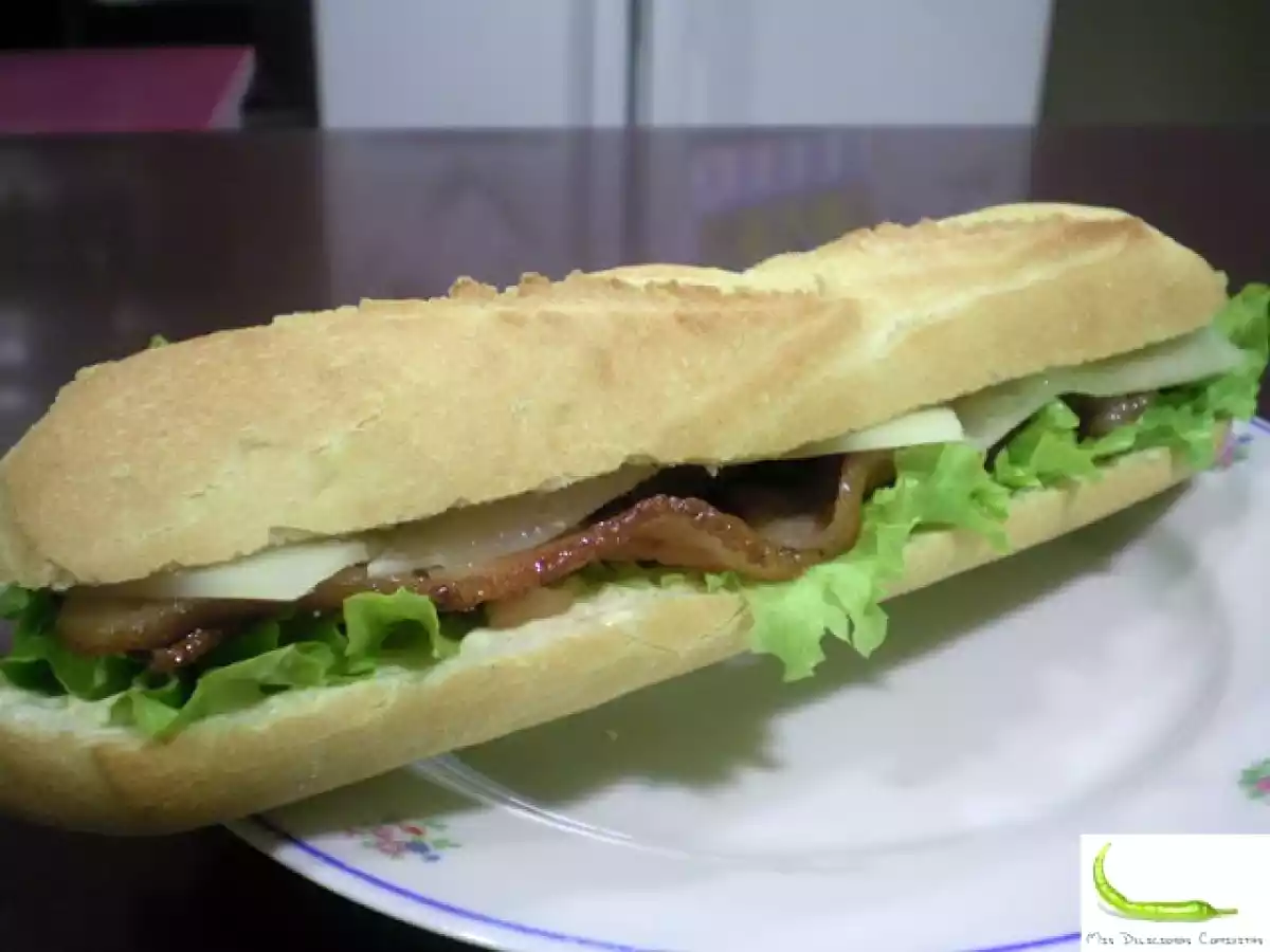 Bocadillo bacon y queso
