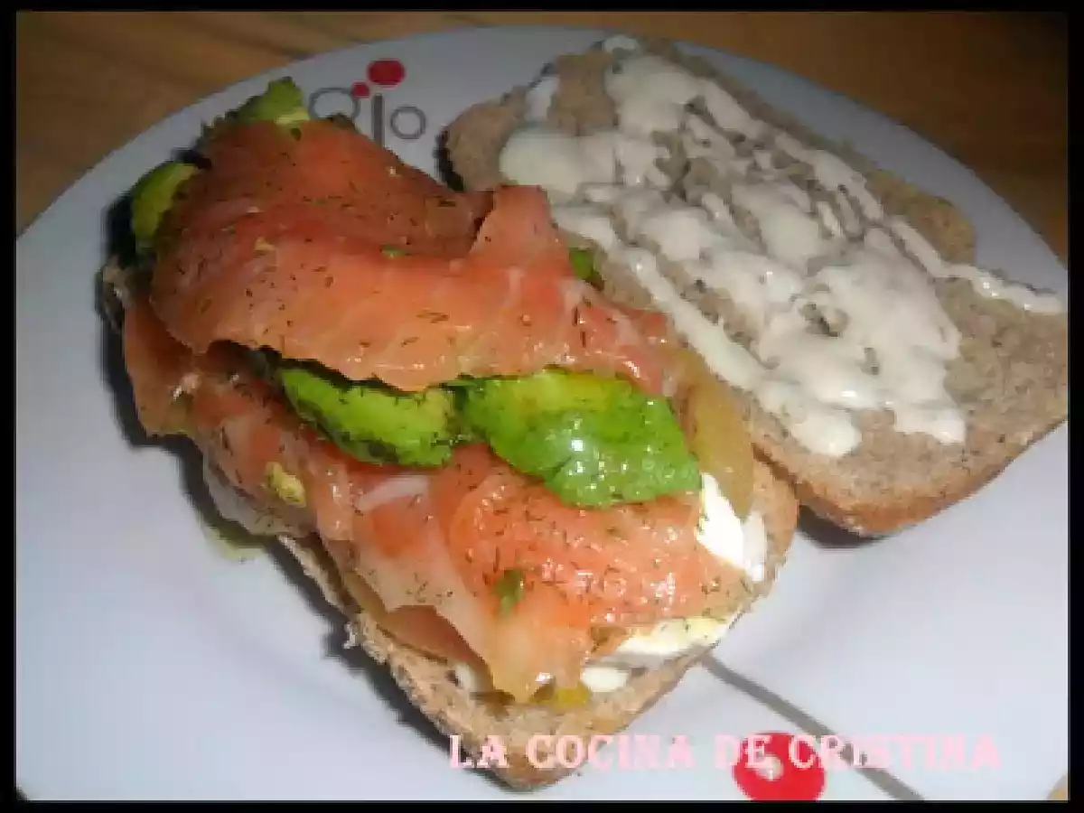 BOCADILLO COMPLETO DE SALMON AL ENELDO - foto 2