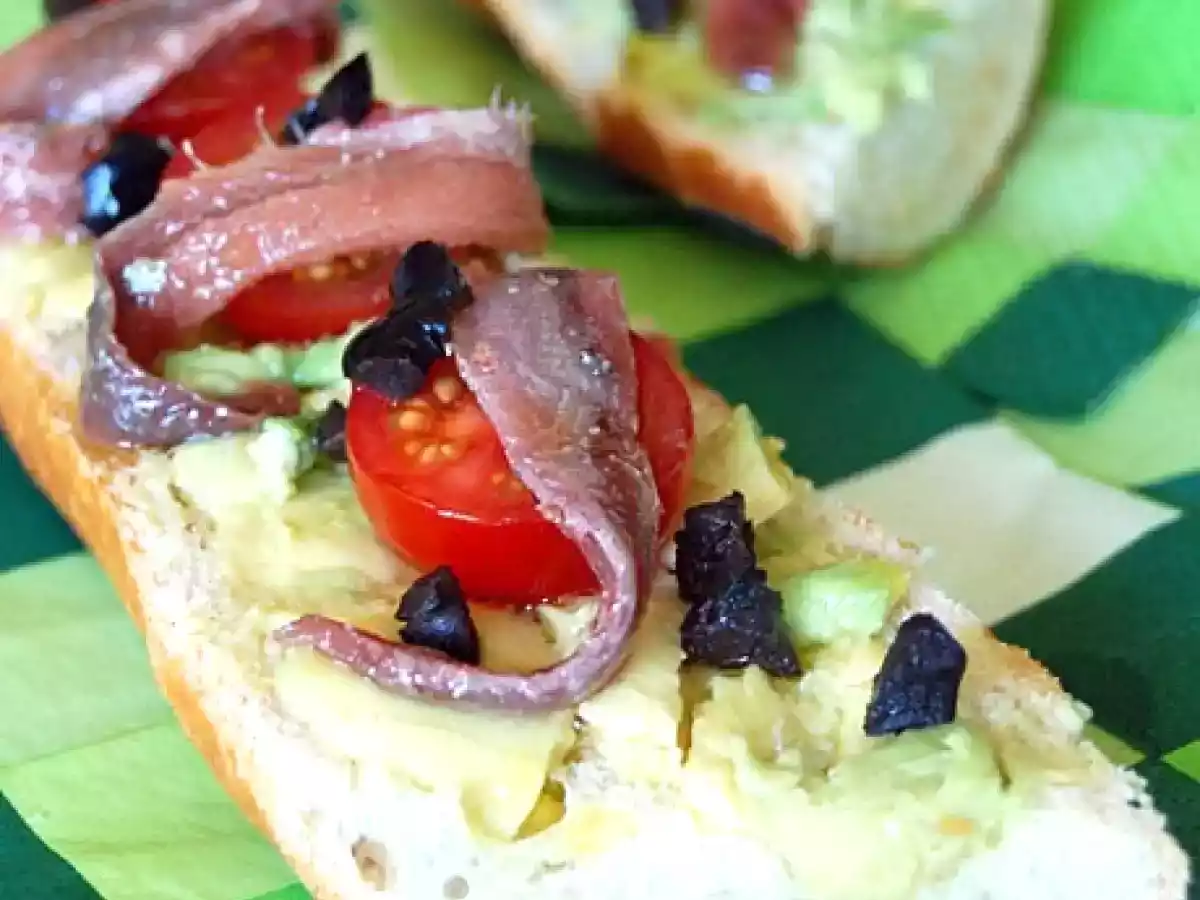 Bocadillo de aguacate con Anchoas - foto 2