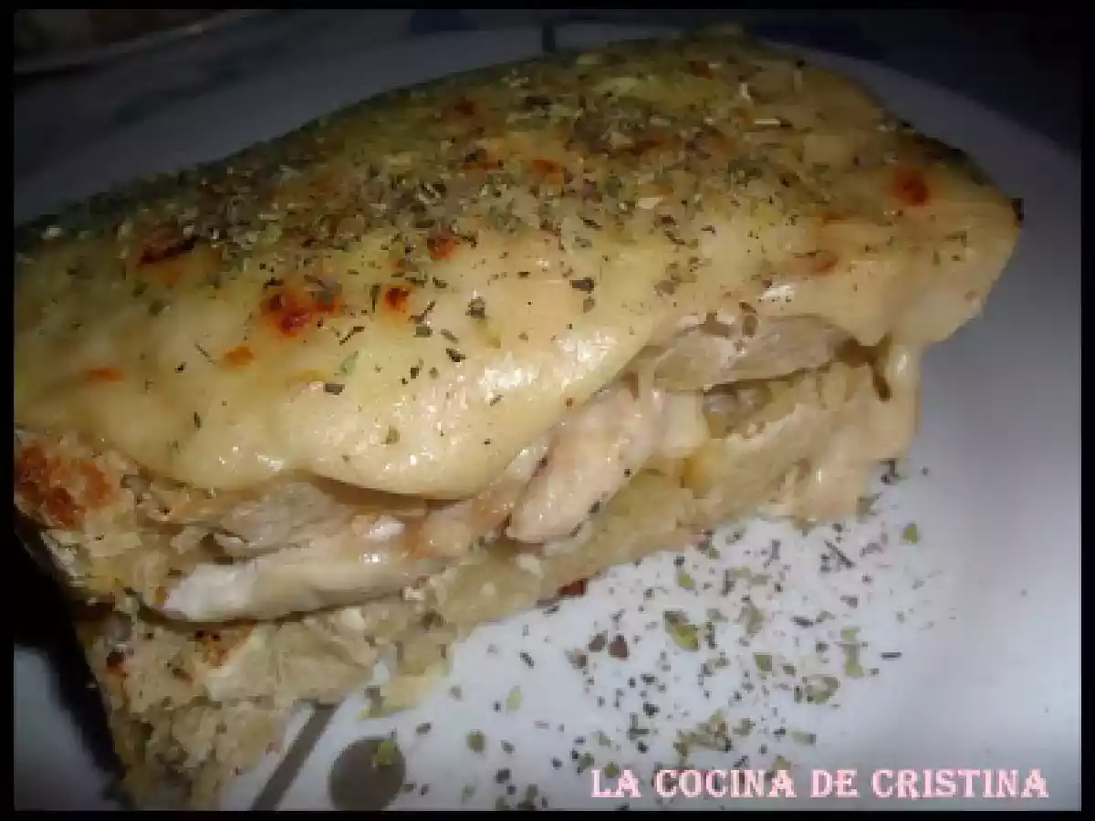 BOCADILLO DE PAN DE PATATA CON POLLO GRATINADO