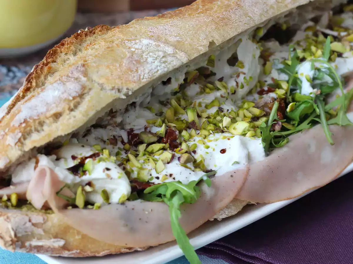 Bocadillo italiano de mortadela, burrata y pesto - foto 5