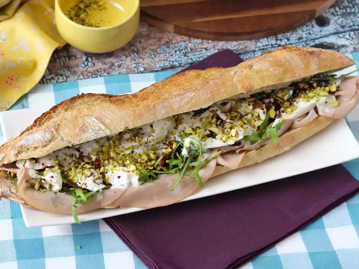 Bocadillo italiano de mortadela, burrata y pesto - foto 6