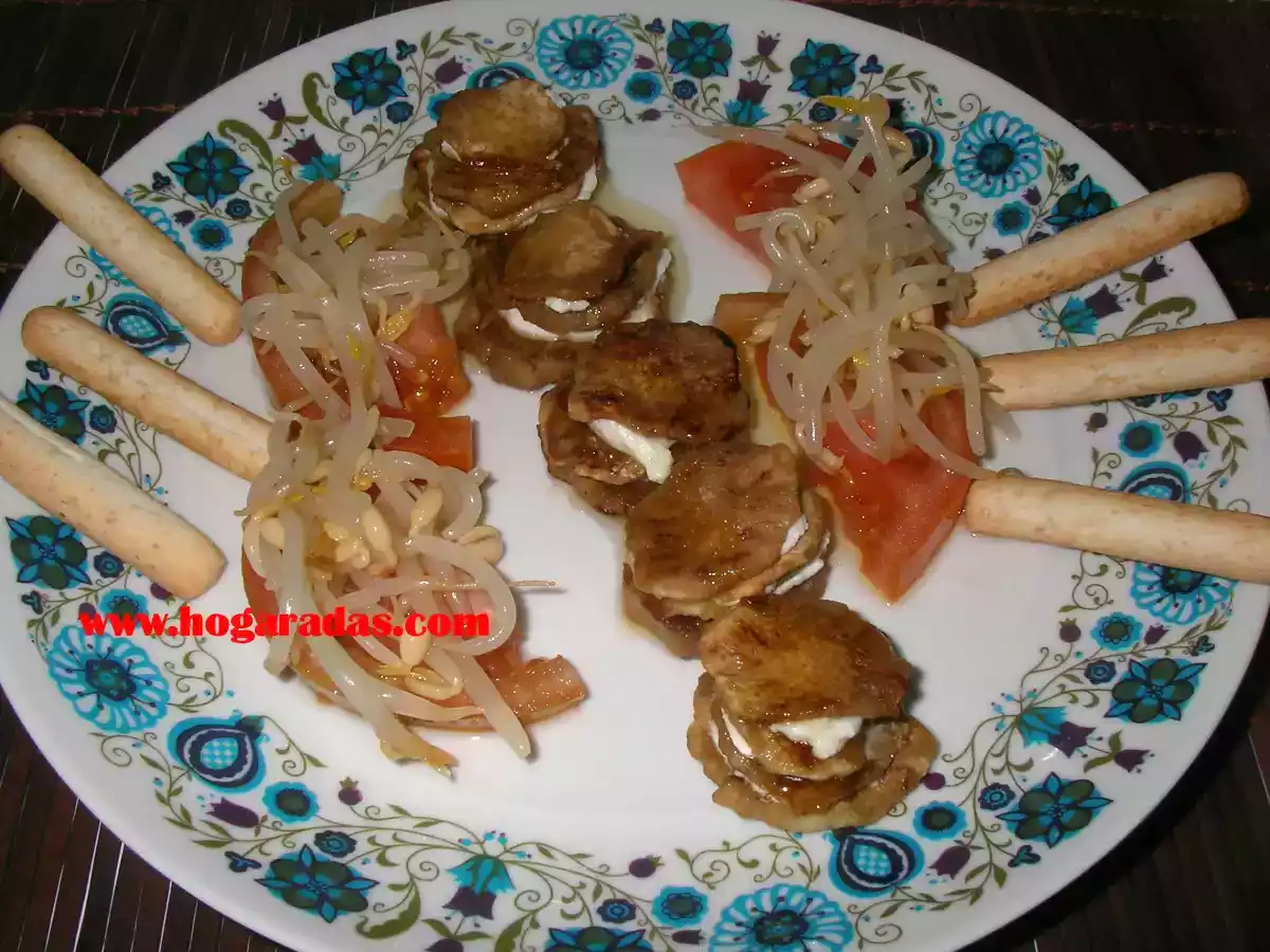 Bocaditos de berenjena y queso con vinagreta de miel