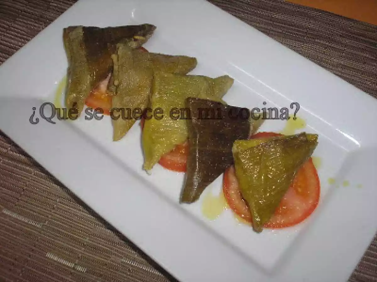 BOCADITOS DE HOJAS DE PUERRO REBOZADAS Y RELLENAS DE BOQUERÓN