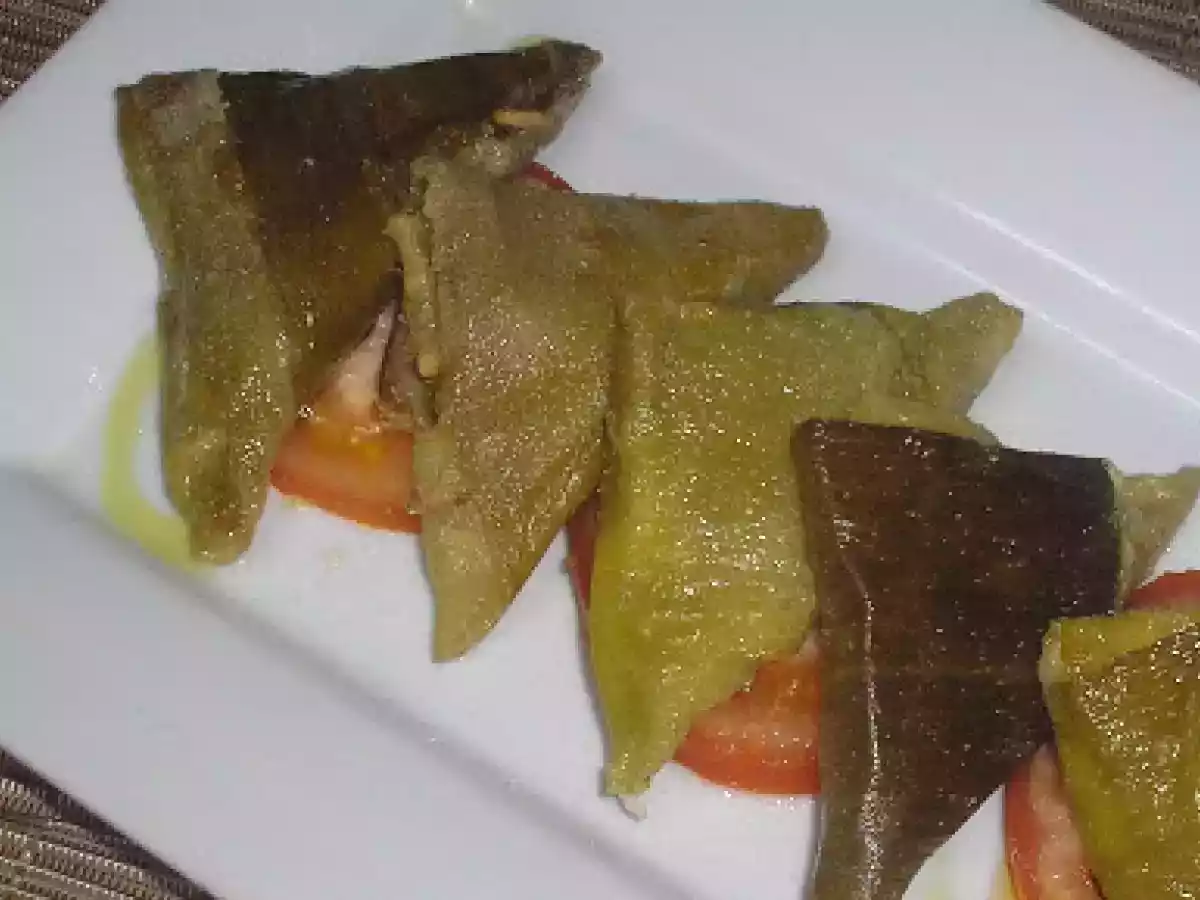 BOCADITOS DE HOJAS DE PUERRO REBOZADAS Y RELLENAS DE BOQUERÓN - foto 3