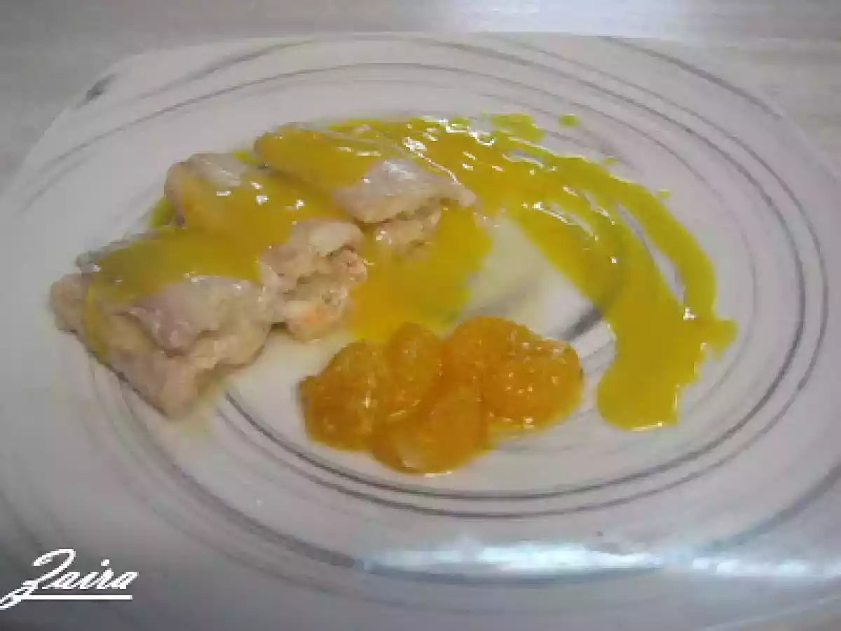 Bocaditos de lenguado rellenos de gambas con salsa de mandarina