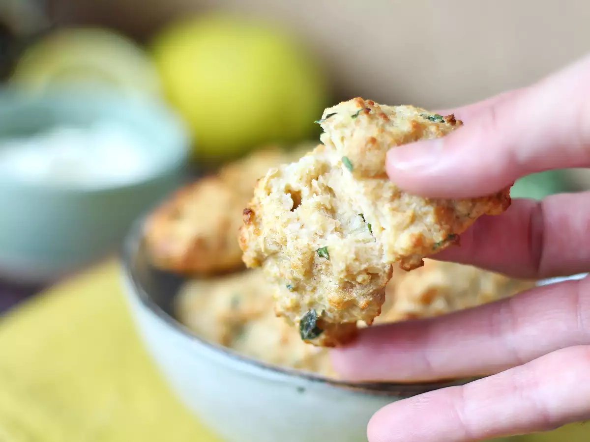 Bocaditos de pan de molde con parmesano, albahaca y ralladura de limón en freidora de aire - foto 4