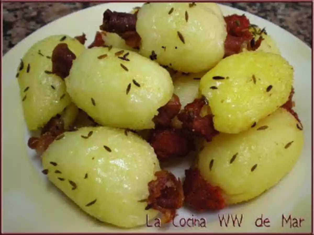 Bocaditos de patata rellenos de jamón y chorizo