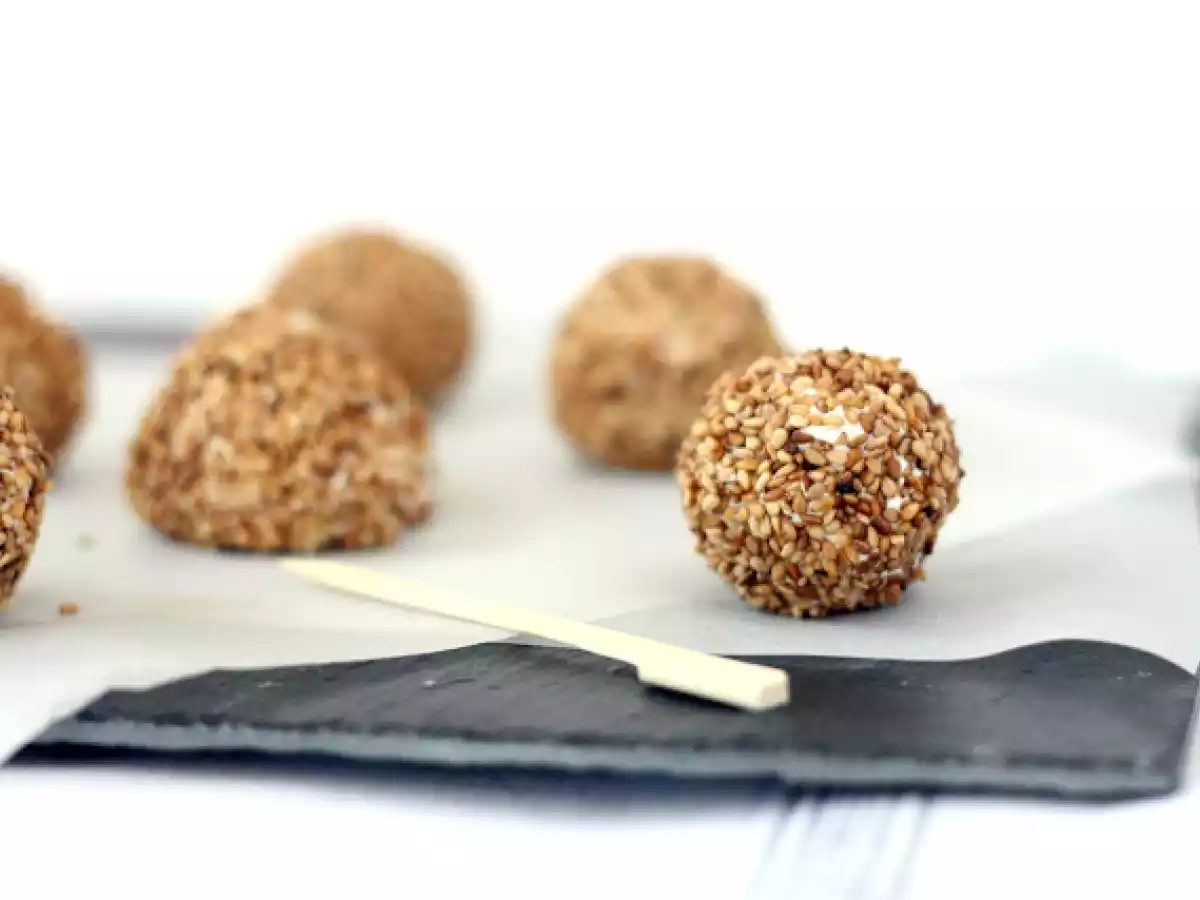 Bocaditos de uva con queso y sésamo - foto 2