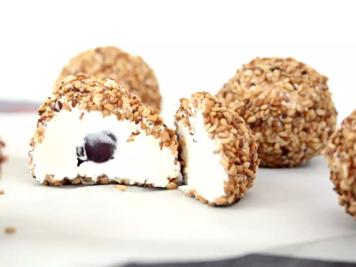 Bocaditos de uva con queso y sésamo - foto 3