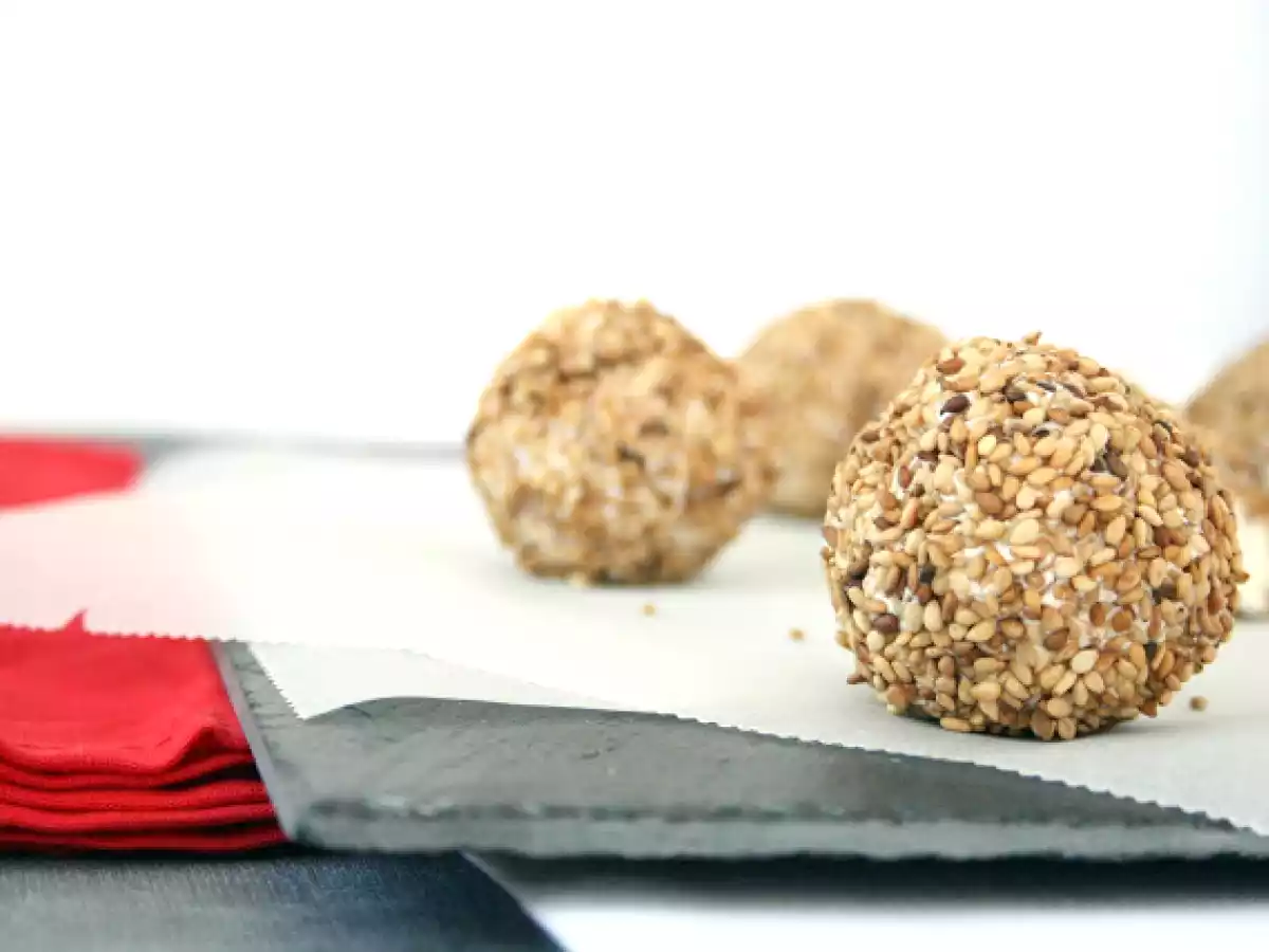 Bocaditos de uva con queso y sésamo - foto 4