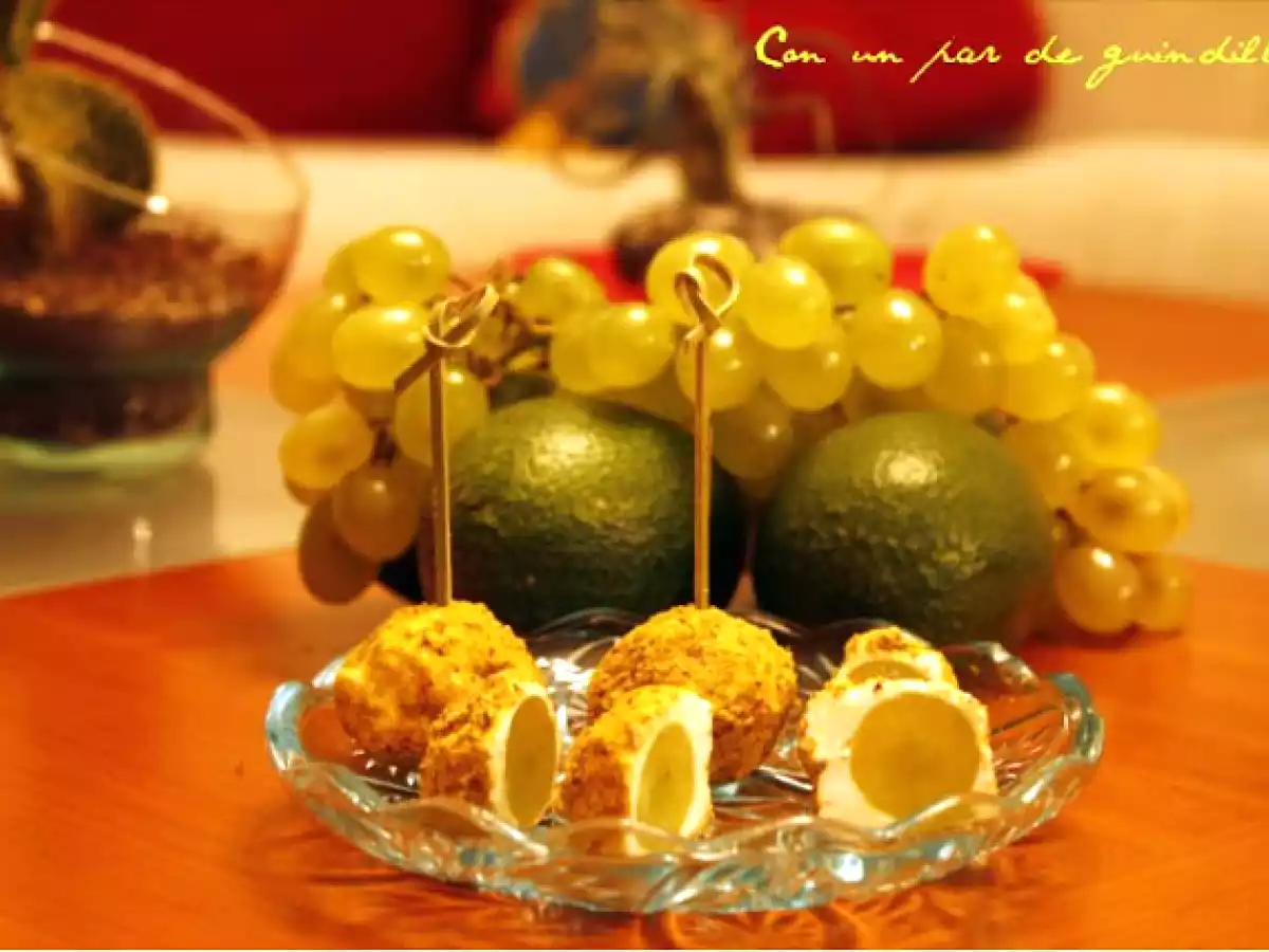 Bocaditos de uvas y queso