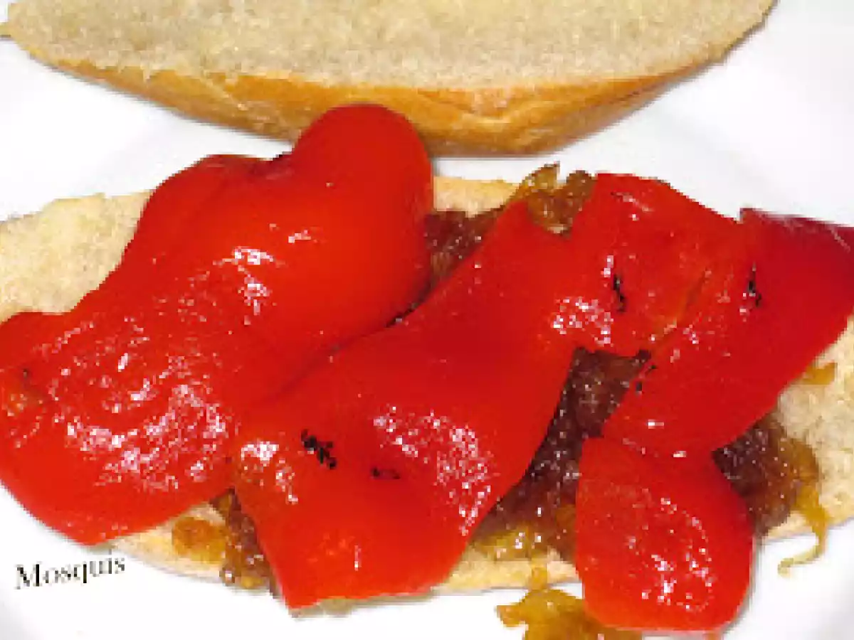 Bocata de la esperanza de ventresca con pimientos asados y cebolla caramelizada - foto 3