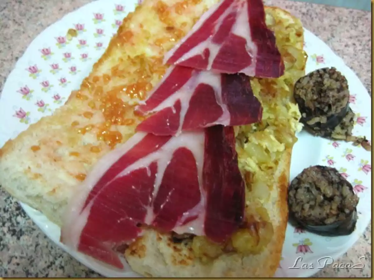 Bocata de Tomate, Jamón y Tortilla de Patata