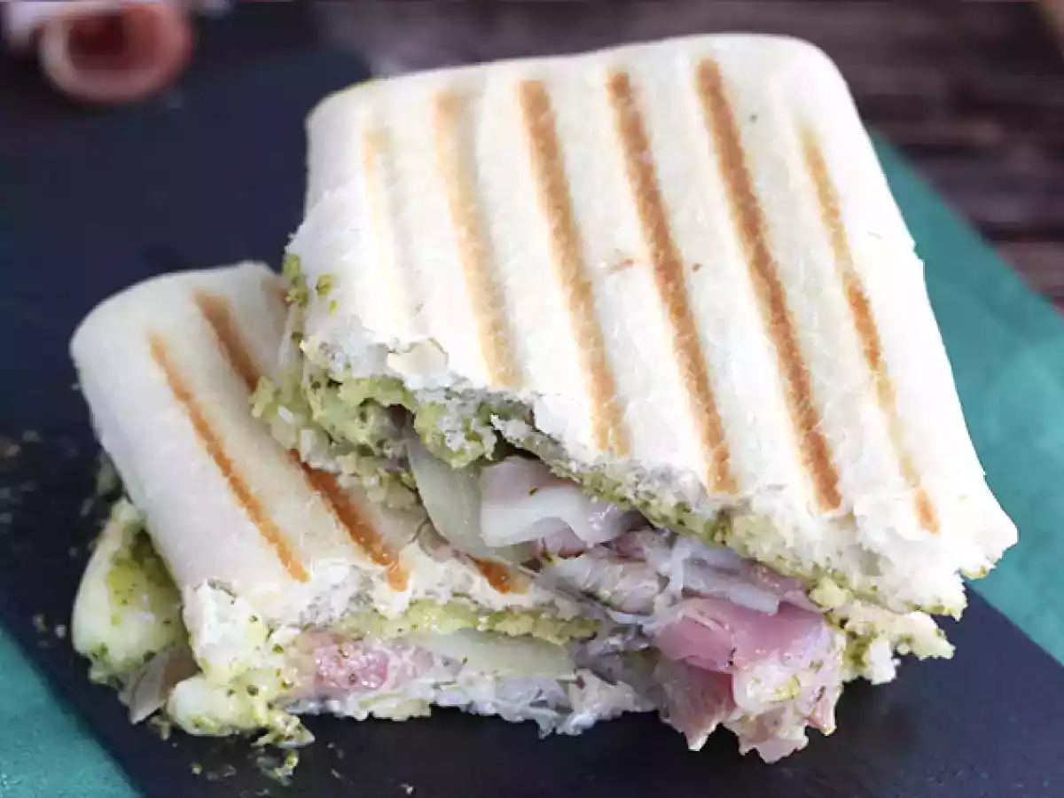 Bocata italiano: panino con pesto, mozzarella y bacon - foto 4