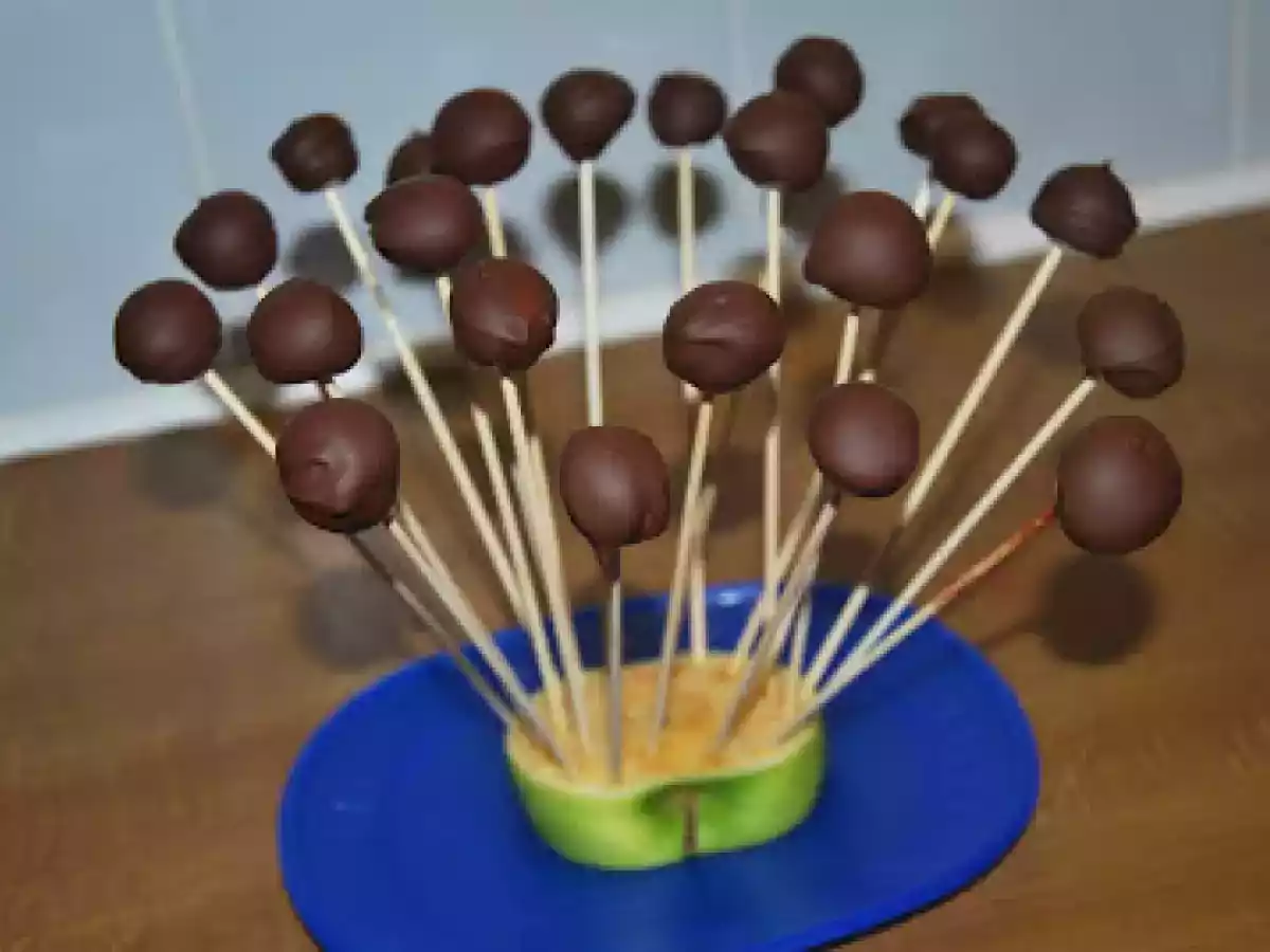 Bolitas de marsipan con chocolate