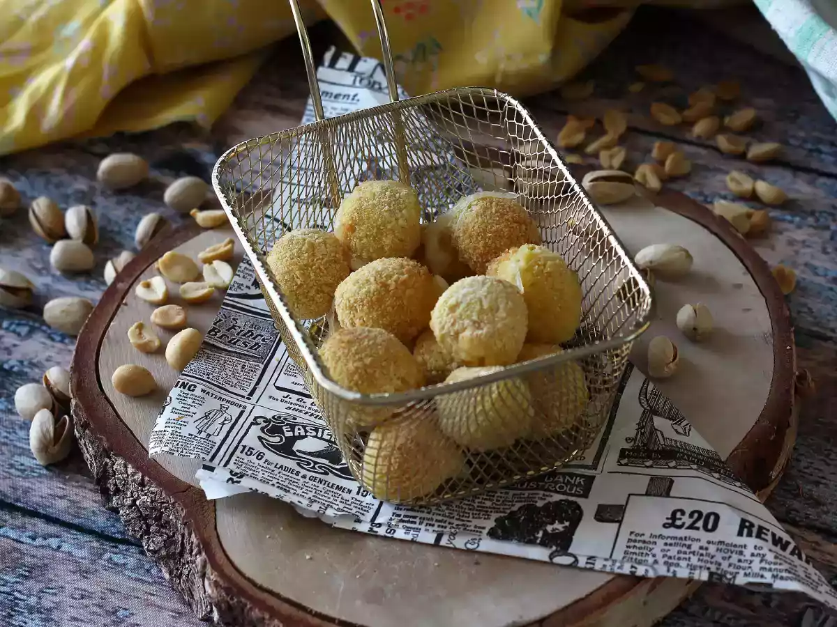 Bolitas de mozzarella empanadas en freidora de aire - foto 5
