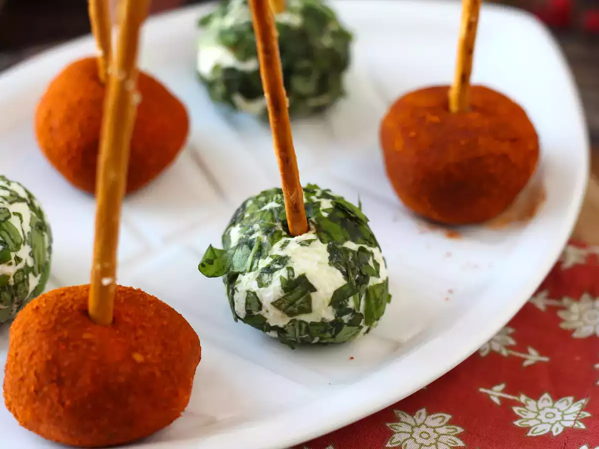 Bolitas de queso con ricotta y parmesano, un aperitivo fácil y vistoso que se prepara en minutos - foto 3