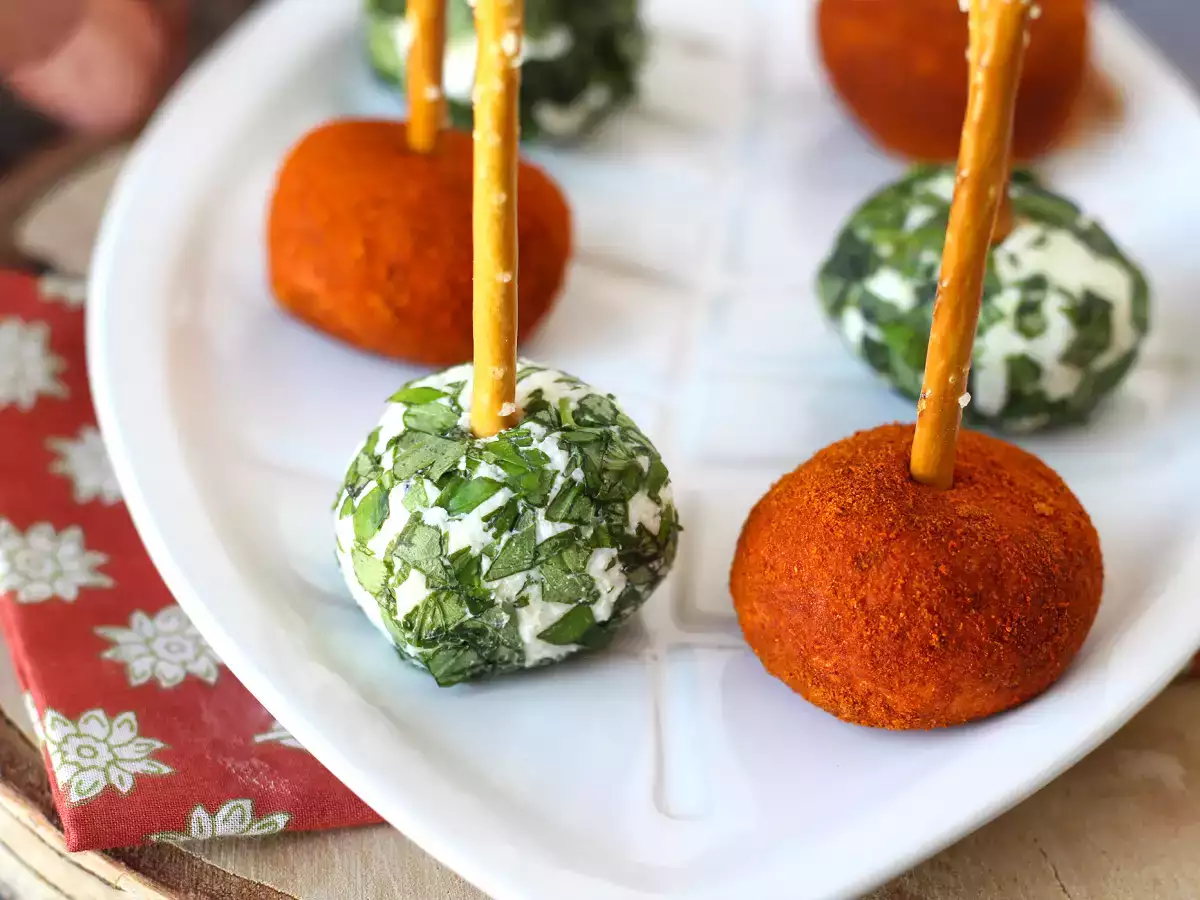 Bolitas de queso con ricotta y parmesano, un aperitivo fácil y vistoso que se prepara en minutos - foto 4