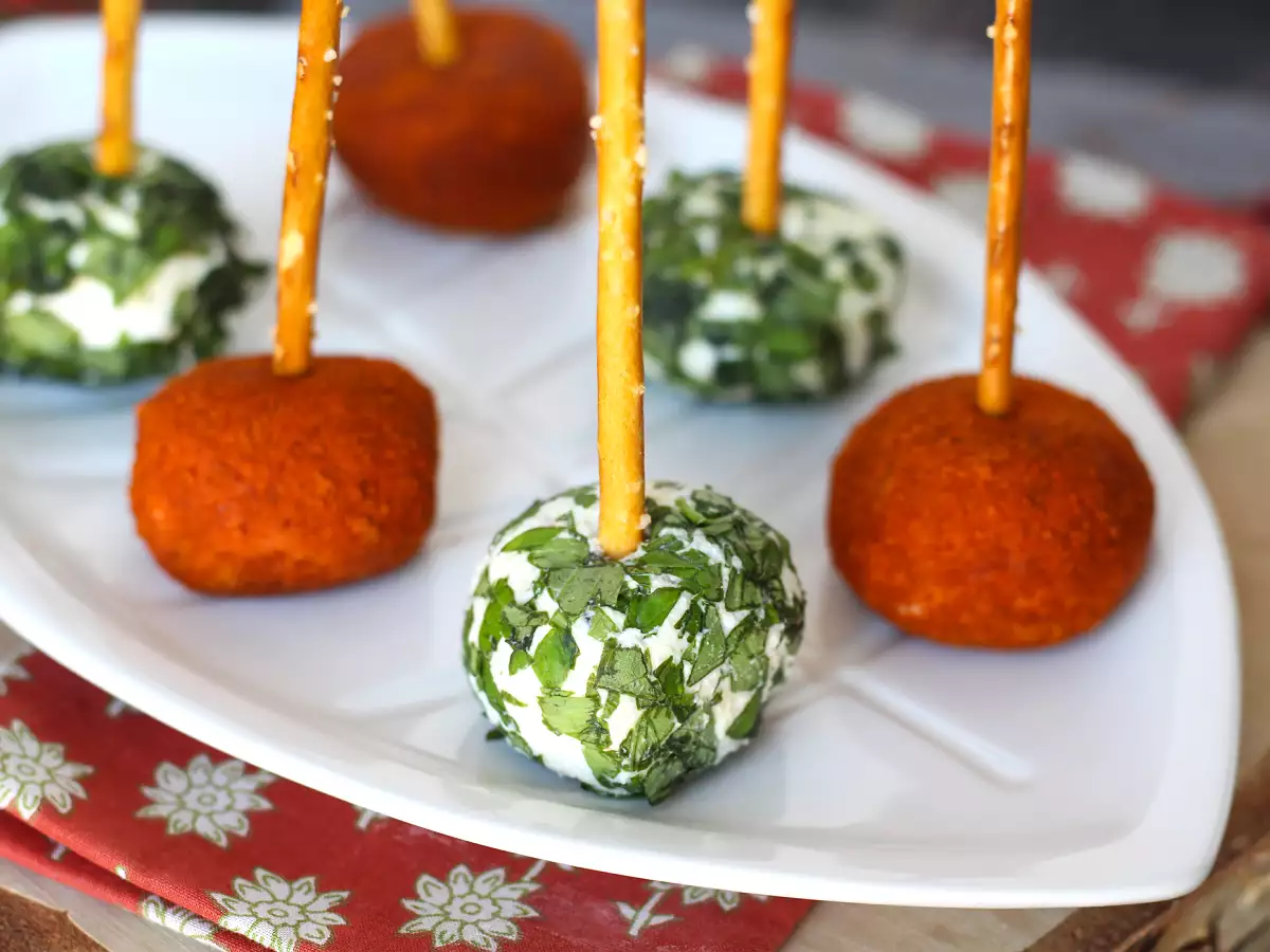 Bolitas de queso con ricotta y parmesano, un aperitivo fácil y vistoso que se prepara en minutos - foto 5