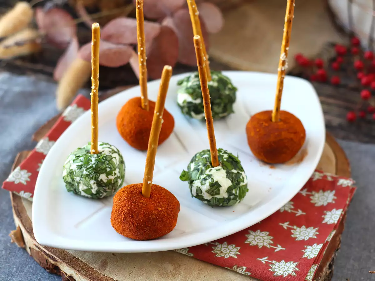 Bolitas de queso con ricotta y parmesano, un aperitivo fácil y vistoso que se prepara en minutos - foto 6
