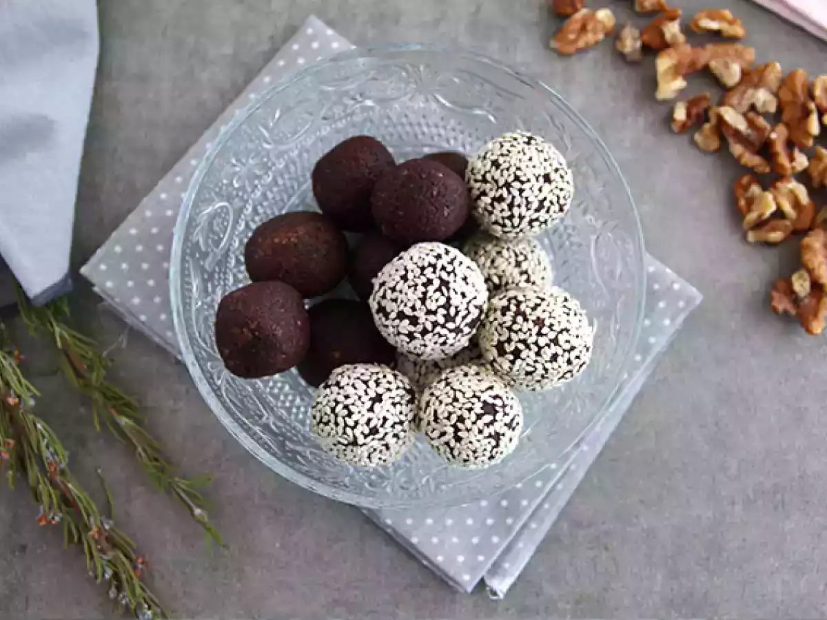 Bolitas energéticas de dátiles y cacao - foto 3