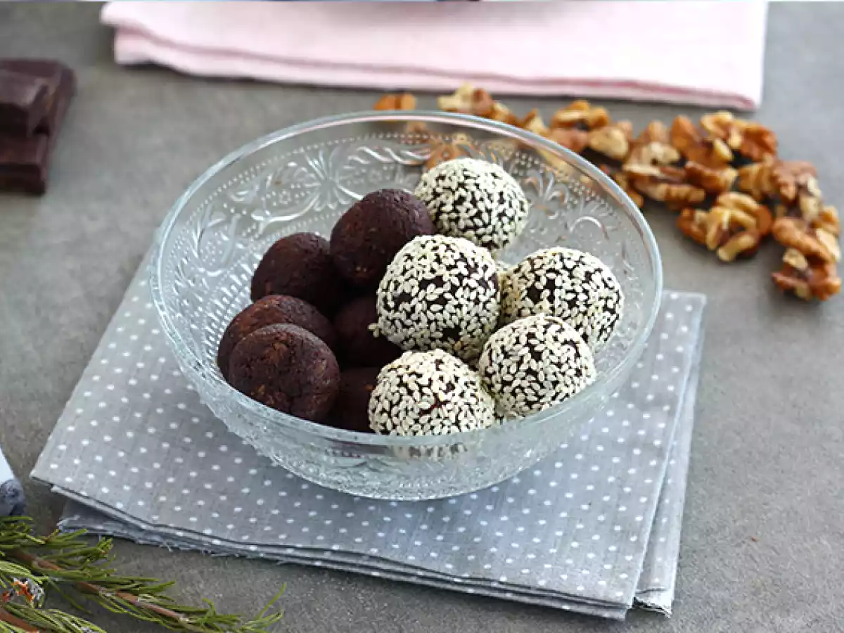 Bolitas energéticas de dátiles y cacao - foto 4