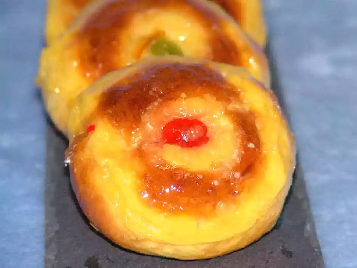 BOLLITOS SUIZOS CON CREMA