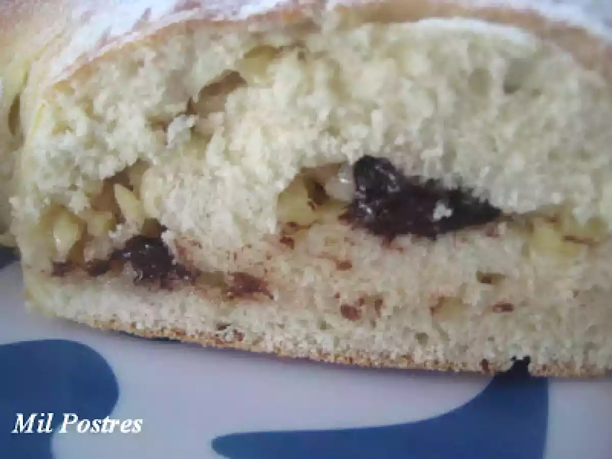 Bollo relleno de merengue francés y frutos secos - foto 2