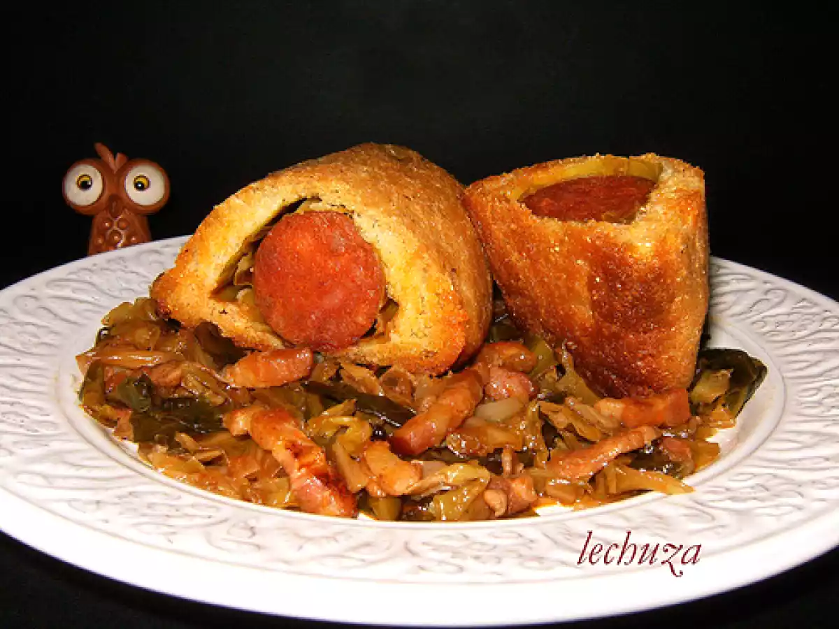 Bollos de chorizo en masa de millo (maíz)