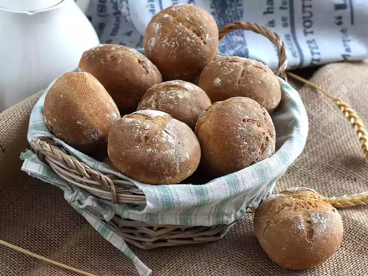 Bollos de pan sin amasado - ¡Resultado crujiente y tierno!