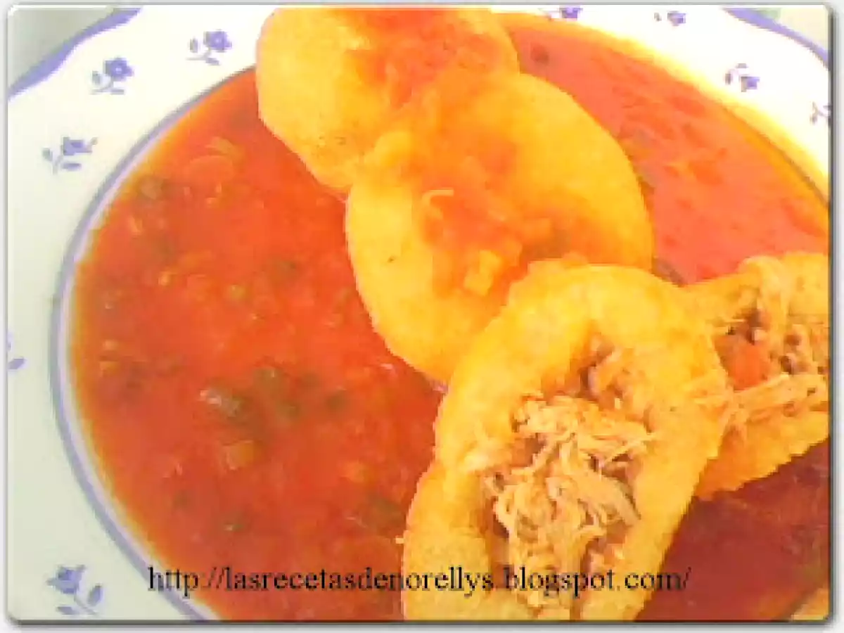 Bollos Pelones rellenos con Pollo