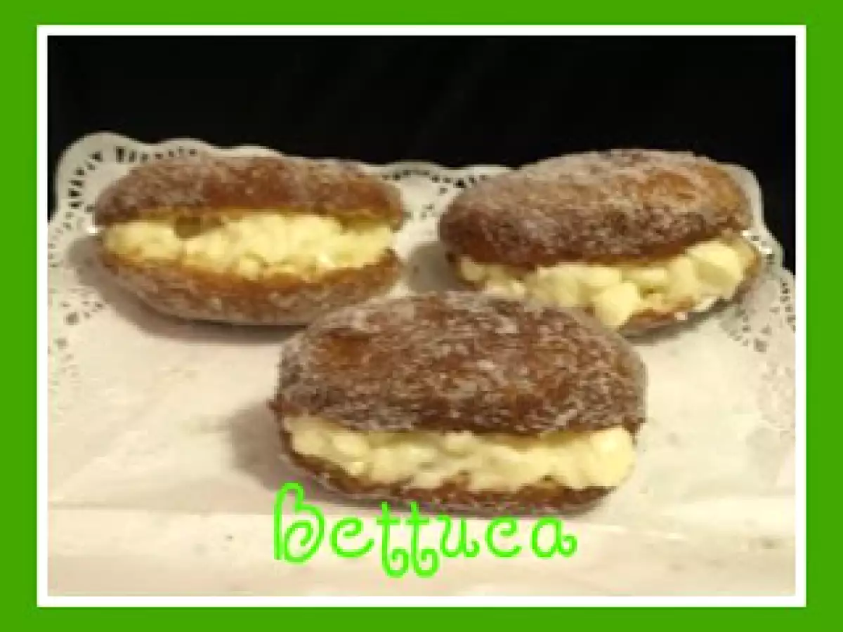 Bollos rellenos de crema pastelera