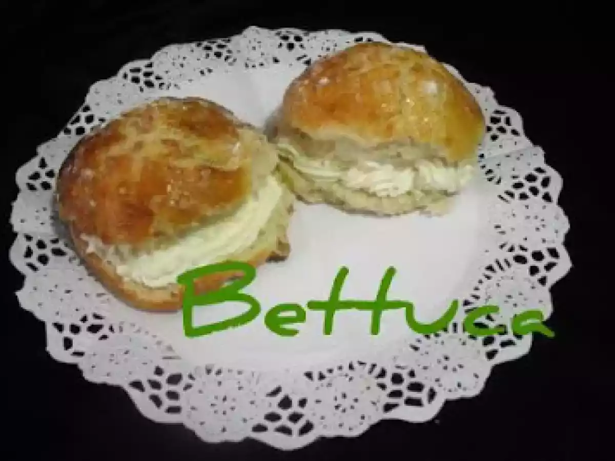 Bollos rellenos de nata