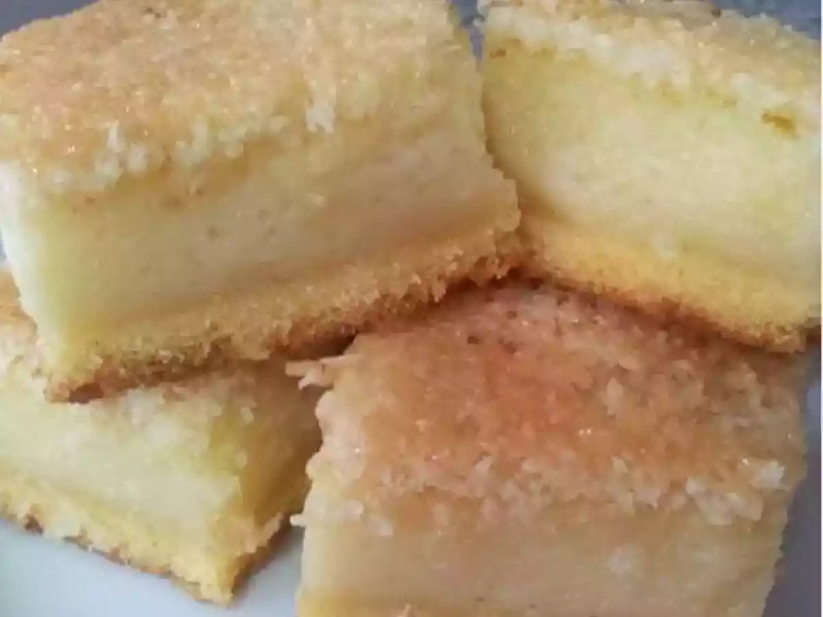 Bolo cremoso de Fubá com coco