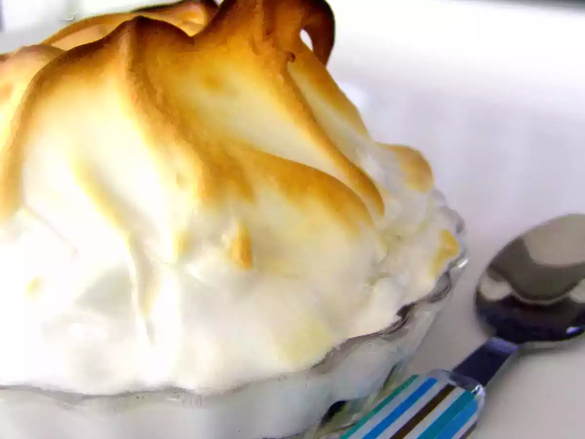 Bomba alaska con brownie y helado