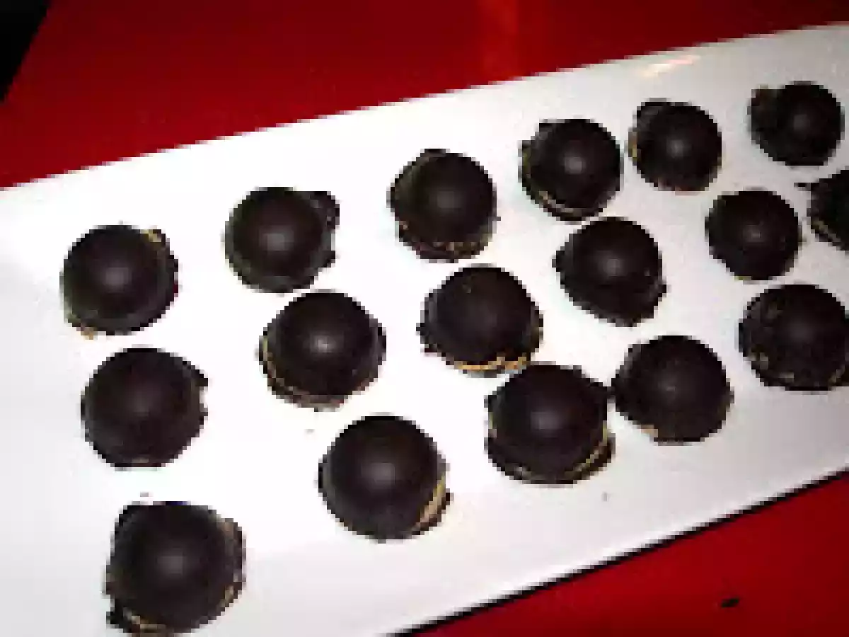 Bombones de chocolate negro rellenos de foie. Paso a paso